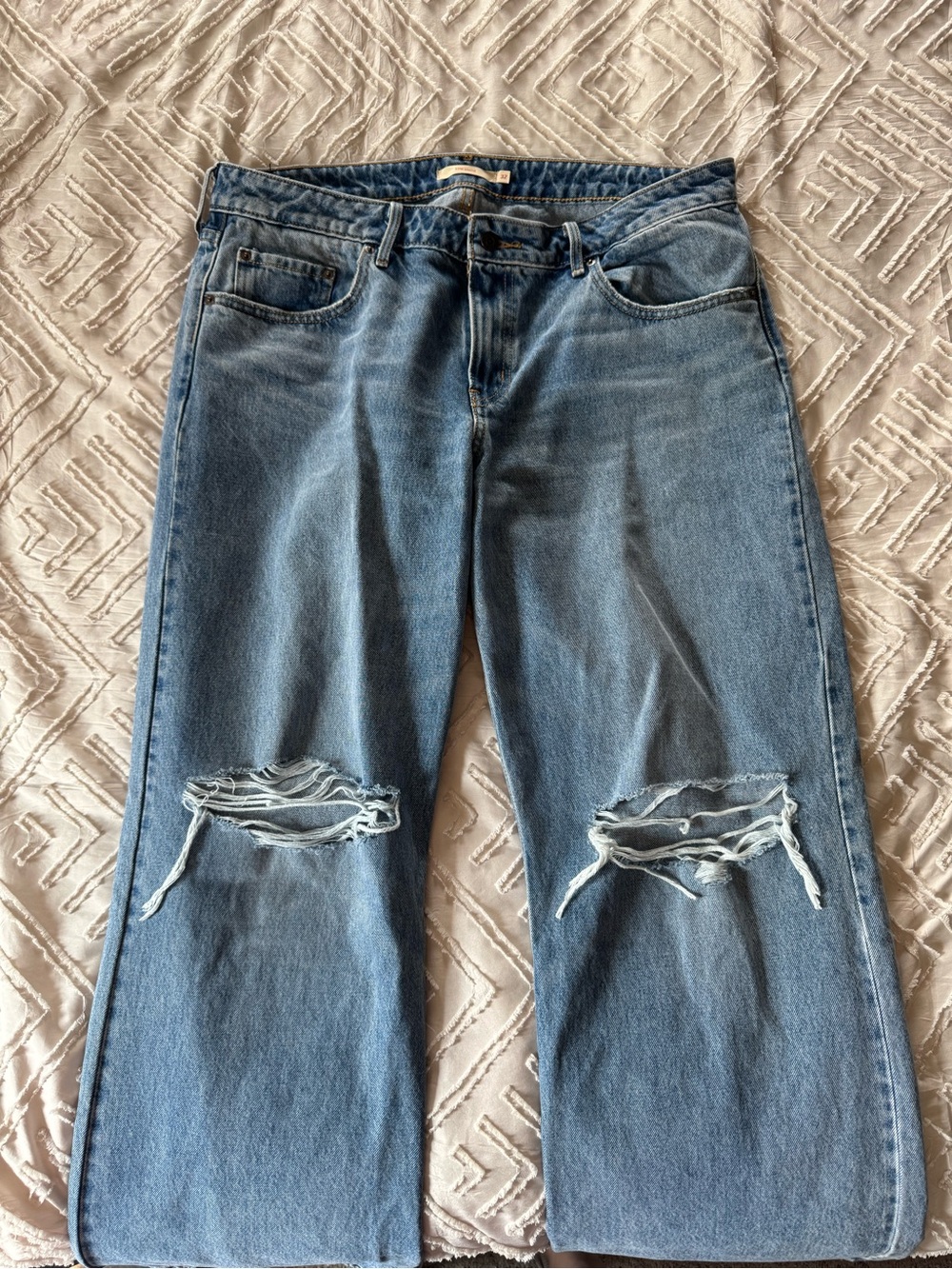 Levi’s Premium Low Loose Jean - Picture 4 of 7